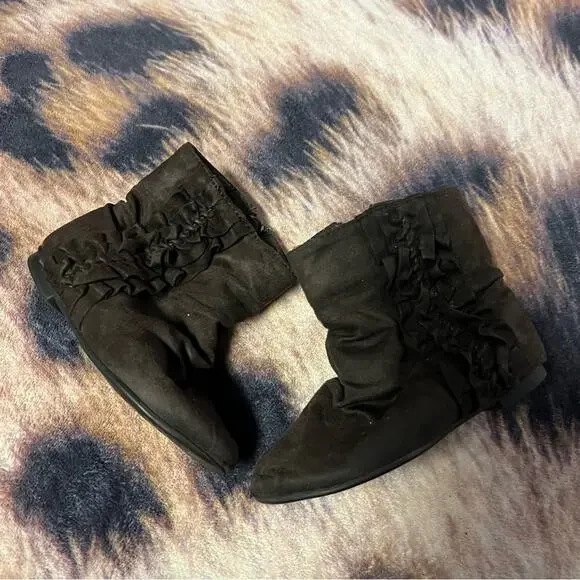 Falls Creek Soft Brown Ruffled Side Booties Baby Girls Size 6 - Picture 1 of 9